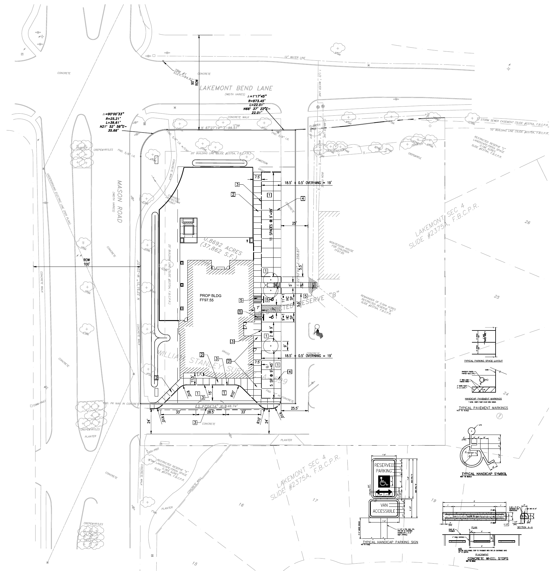Montessori House Elementary School civil layout showing the school building, parking, sidewalks, and vehicle circulation, with the right-side information column removed